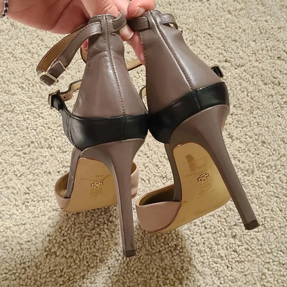 Ann Taylor Pumps size 9M - Picture 4 of 7